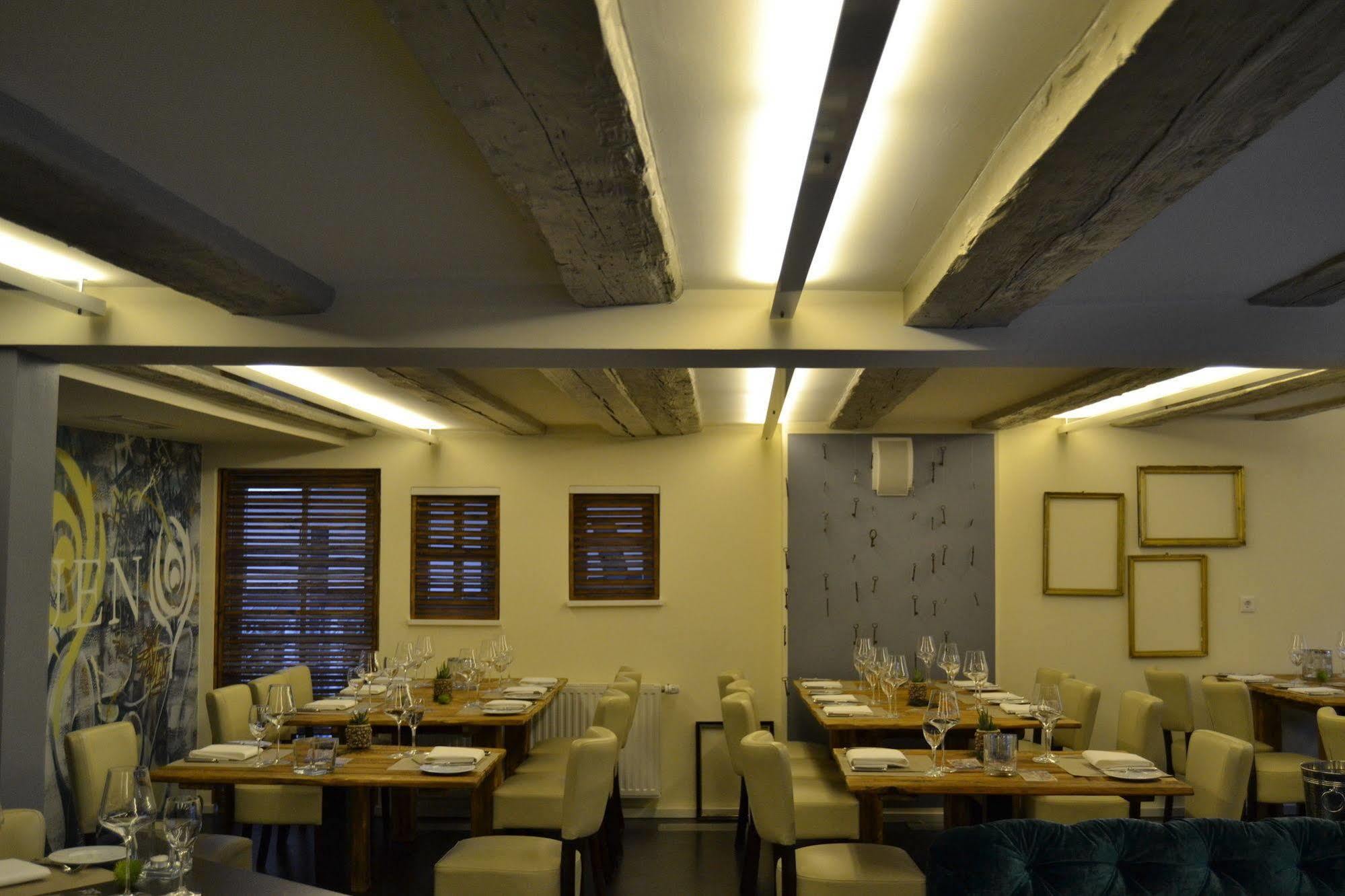 Boutique Hotel Pfauen ショルンドルフ エクステリア 写真