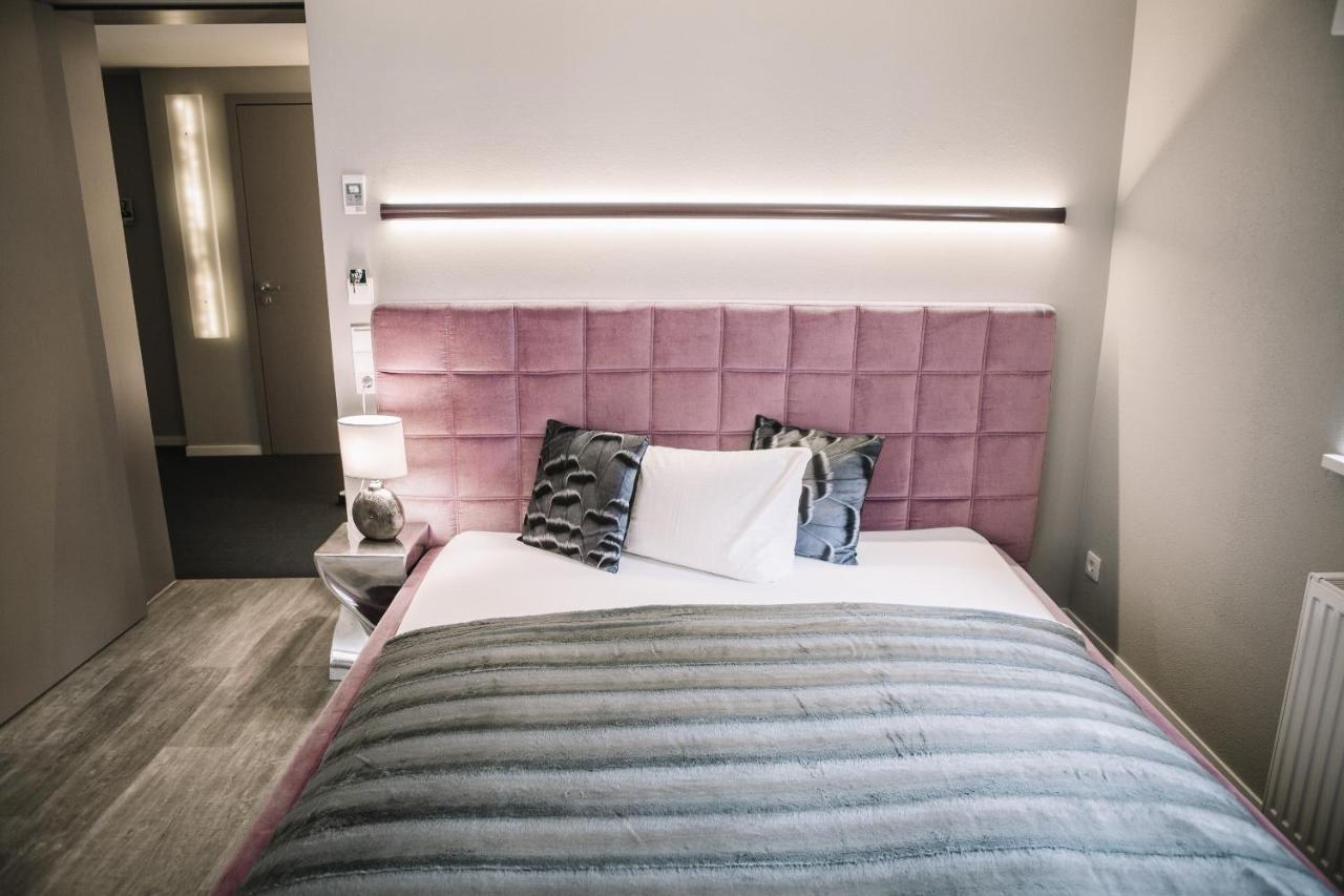 Boutique Hotel Pfauen ショルンドルフ エクステリア 写真