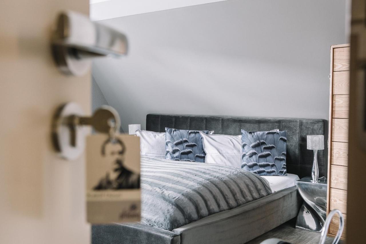 Boutique Hotel Pfauen ショルンドルフ エクステリア 写真
