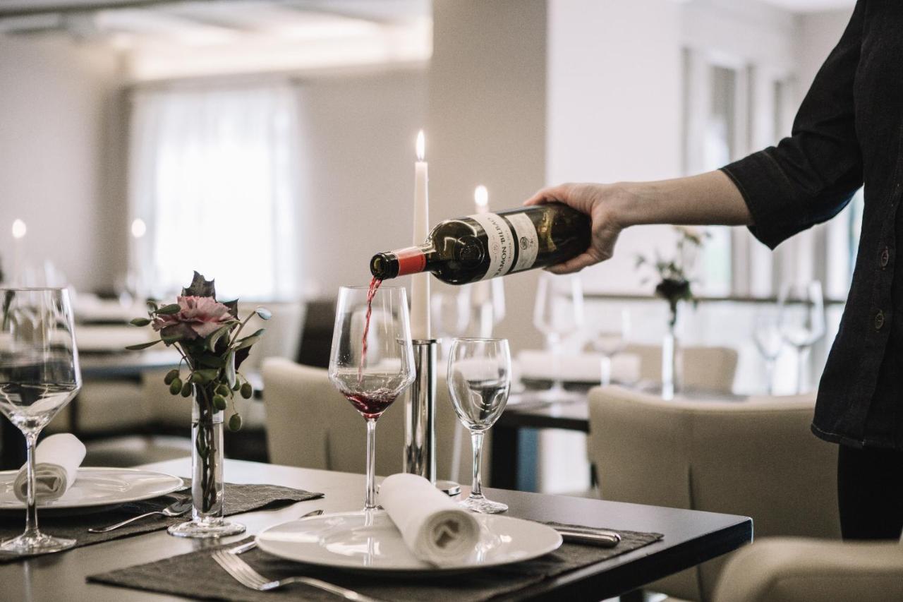 Boutique Hotel Pfauen ショルンドルフ エクステリア 写真